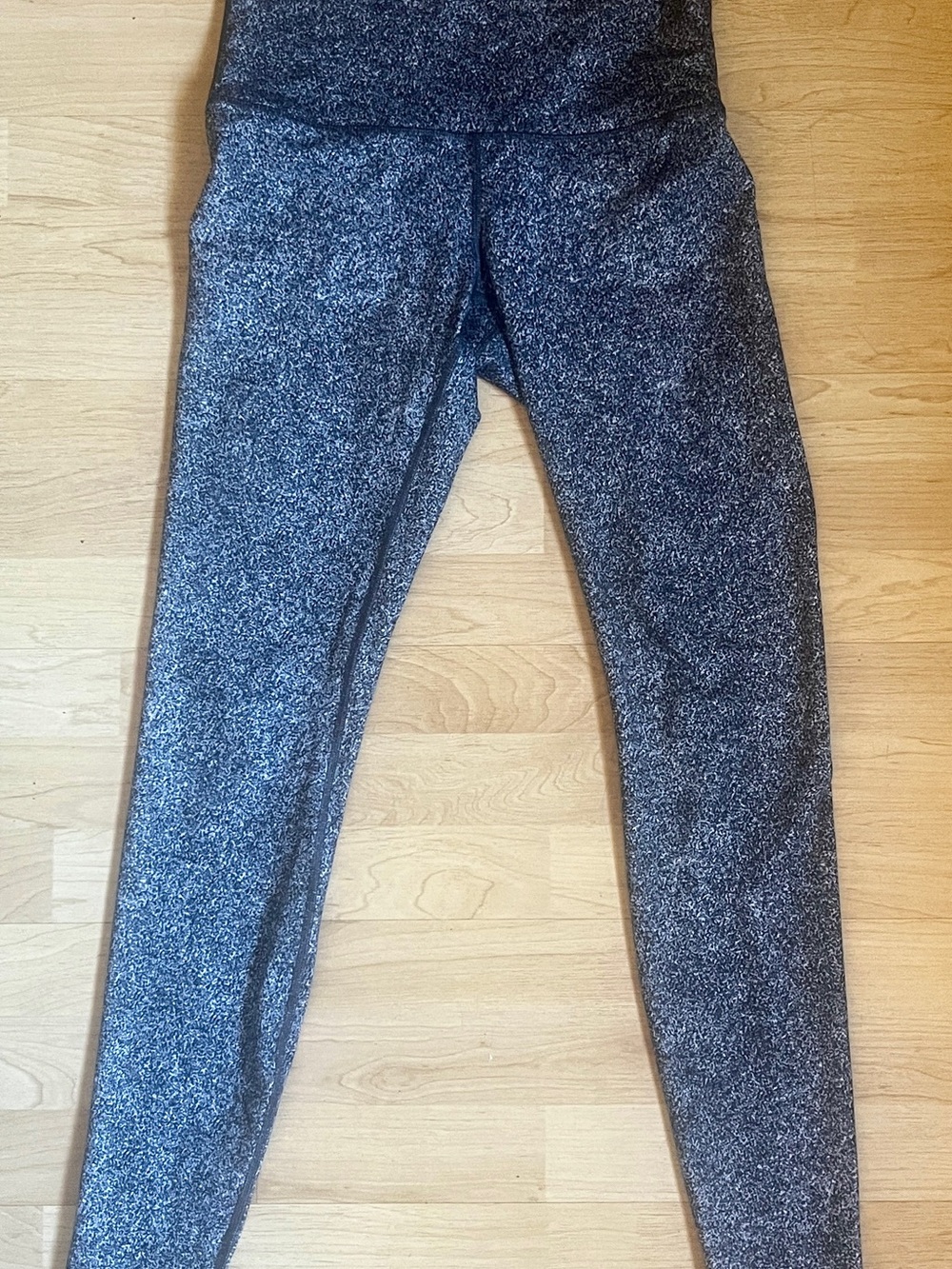 lululemon • wunder under full-on luxtreme • speckle blue + white leggings